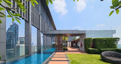 Cozy1-BR condo located in the heart of Bangkok, just 5 mins walk to BTS station