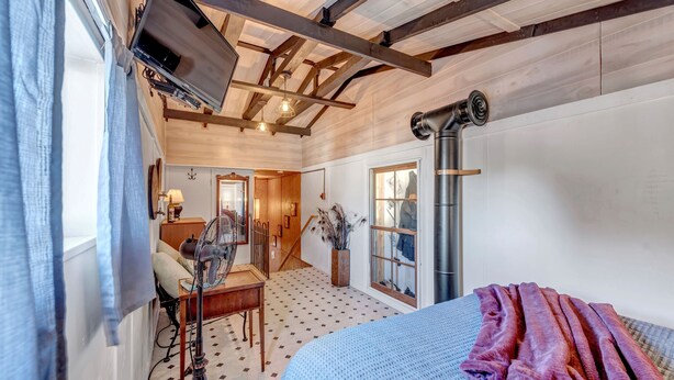 1 bedroom, iron/ironing board, WiFi (free), bed sheets