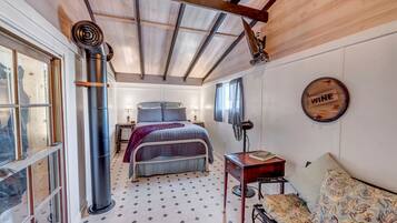 1 bedroom, iron/ironing board, WiFi (free), bed sheets