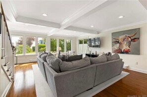Living area - Steps from family-friendly beaches- perfect blend of relaxation and recreation (Groton)