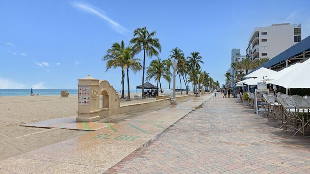 Beach - Renovated One Bedroom Apt, Steps From The Beach (Hollywood)
