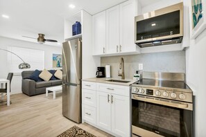 Fridge, microwave, coffee/tea maker, cookware/dishes/utensils - Renovated One Bedroom Apt, Steps From The Beach (Hollywood)