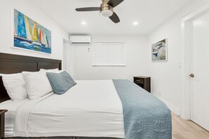 1 bedroom, iron/ironing board, WiFi - Renovated One Bedroom Apt, Steps From The Beach (Hollywood)