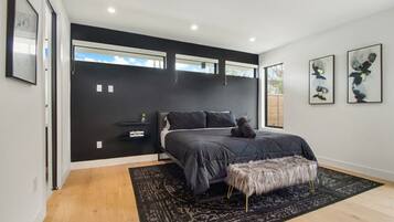 4 bedrooms, iron/ironing board, travel crib, free WiFi