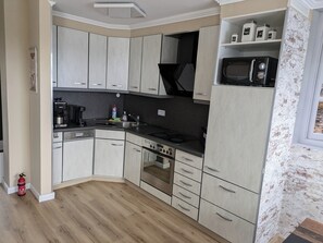 Fridge, microwave, oven, stovetop - Wohnen mit Seeblick, Sorpesee (Sundern (Sauerland))