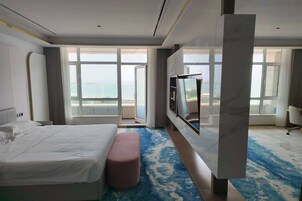 Superior Suite (1 King Bed & 1 Queen Bed)
