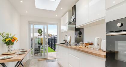 2 bedroom accommodation in Porthcawl, near Swansea