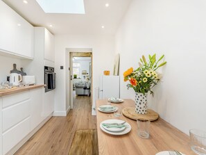 Dining - 2 bedroom accommodation in Porthcawl, near Swansea (Porthcawl, near Swansea)