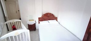 2 habitaciones, tabla de planchar con plancha, wifi y ropa de cama