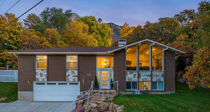 Family Ski Oasis 7BR 16-Person Spa Mins to Skiing by RedAwning