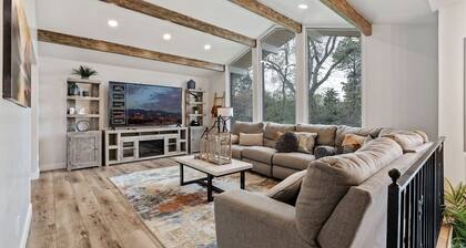 Family Ski Oasis 7BR 16-Person Spa Mins to Skiing by RedAwning