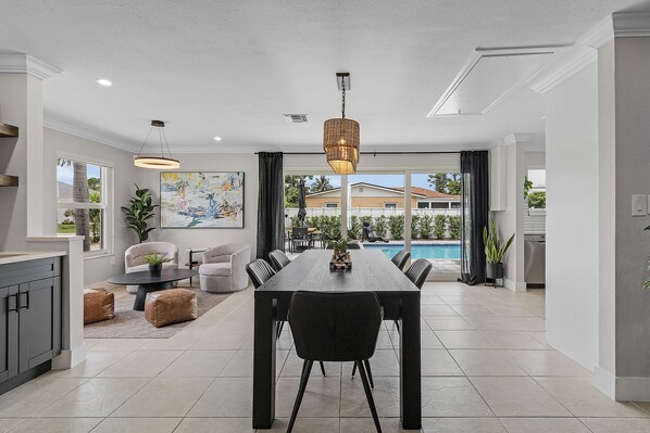 Dining - Vanderbilt Villa - 5bd, 3bth home & pool house near Vanderbilt Beach (Naples)