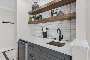 Private kitchen - Vanderbilt Villa - 5bd, 3bth home & pool house near Vanderbilt Beach (Naples)