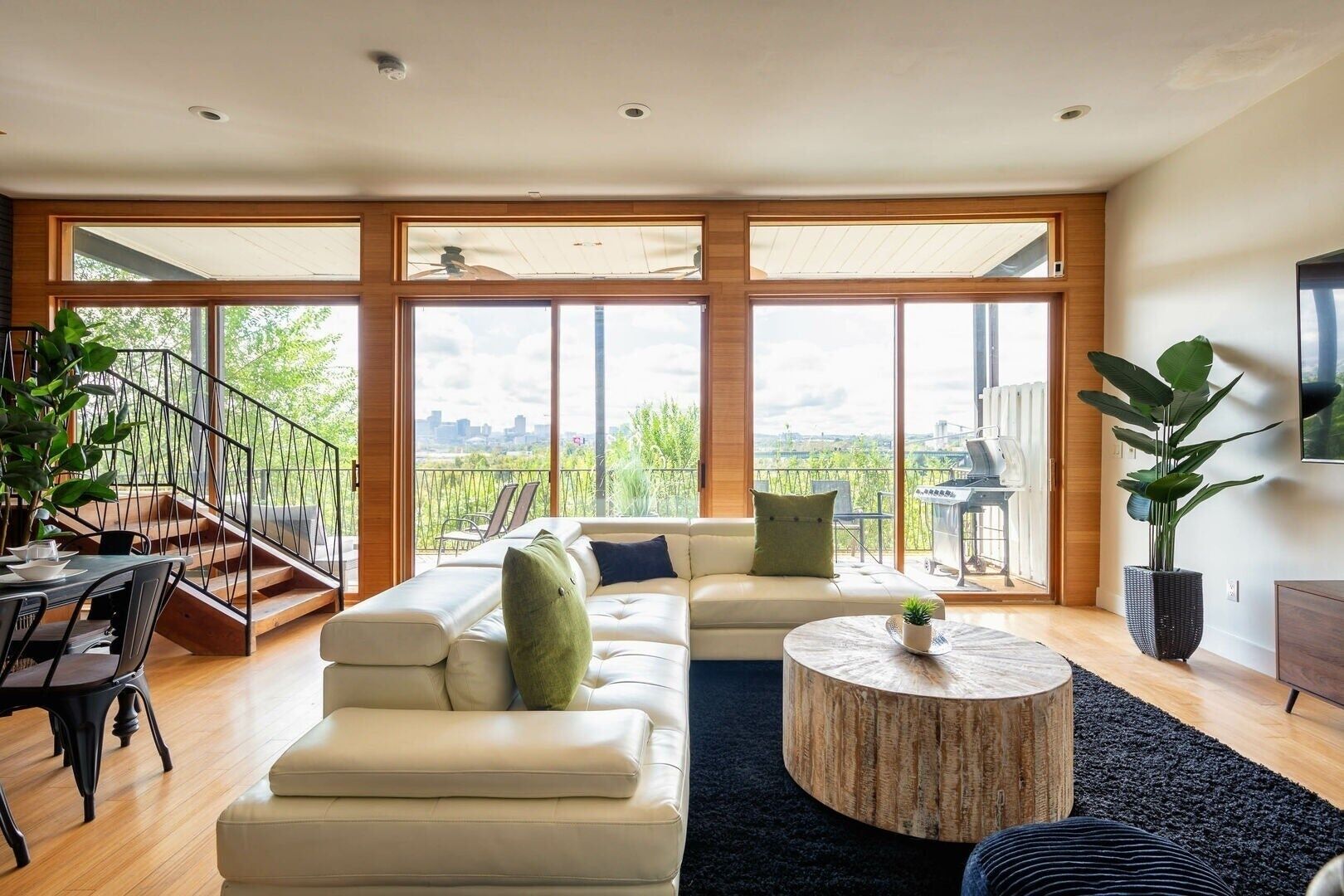 NEW LISTING! Best Views in Nashville / Massive Rooms by RedAwning