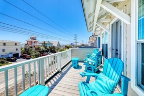 Property grounds - Beach Bliss: 4BR | Beach Access | Kayak | WI-FI by RedAwning (Surf City)