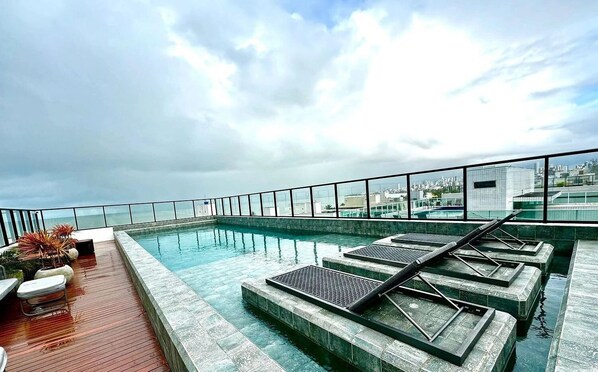 Apartamento ejecutivo | Piscina | Una piscina al aire libre