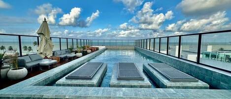 Executive Apartment | Pool | Outdoor pool