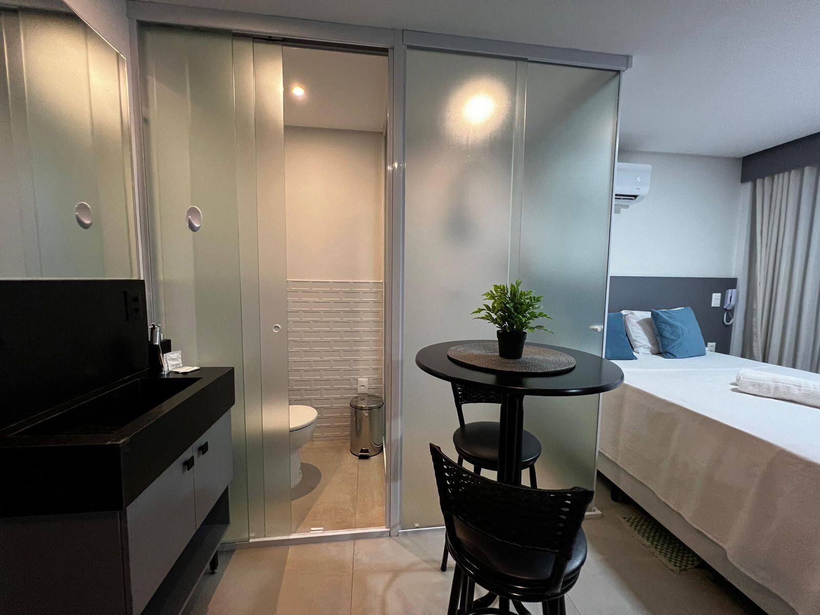 Basic Studio | Free WiFi