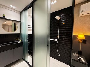 Apartment | Bathroom | Shower, towels, toilet paper - Get By Side  (João Pessoa)