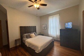 2 bedrooms, iron/ironing board, bed sheets