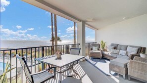 Apartment (2 Bedrooms) | Interior - 118 Seascape by Avantstay Pool + Oceanfront Views (Isle of Palms)