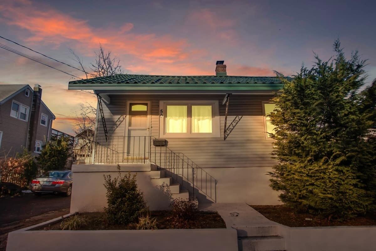 NEW LISTING! Whimsical Staycation | Fire Pit | Full House by RedAwning