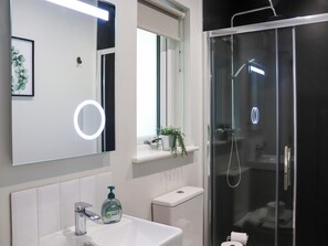 Towels - Peris Lodge - UK47606 (Caernarfon)