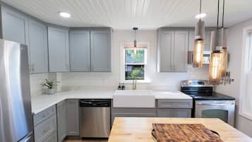 KylskÄp, mikrovÄgsugn, ugn och spishÀll