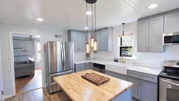 KylskÄp, mikrovÄgsugn, ugn och spishÀll