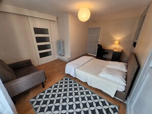 5 bedrooms, WiFi, bed sheets - Maison 10personnes+1banquette Pour 1 Enfant Jardin 300m2 et Barbecue Avec Bois (Villiers-sur-Morin)