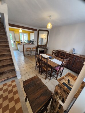 Dining - Maison 10personnes+1banquette Pour 1 Enfant Jardin 300m2 et Barbecue Avec Bois (Villiers-sur-Morin)