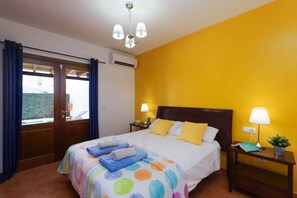 3 makuuhuonetta, silitysrauta/-lauta, ilmainen Wi-Fi, vuodevaatteet