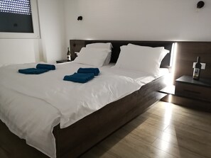 1 bedroom, in-room safe, desk, iron/ironing board - Ared-Atrium Mall ChrysFlatty 3 Premium apartment 60mp (Arad)