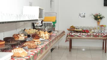 Petit déjeuner en libre-service compris tous les jours