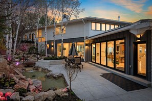 Outdoor dining - Exclusive Resort Escape: Heated Pool, Spa & Pickleball by RedAwning (Millcreek)