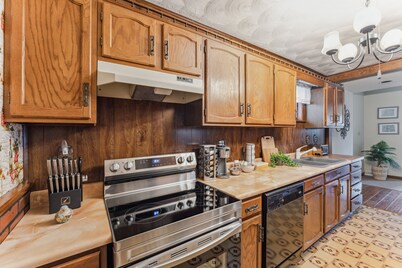 Niagara Falls Getaway: Perfect Place to Unwind by RedAwning