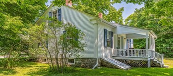 Rustic Farmhouse (4-Bedroom Home) - Pets Allowed by RedAwning