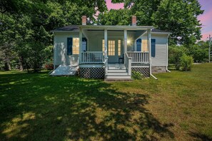 Exterior - Rustic Farmhouse (4-Bedroom Home) - Pets Allowed by RedAwning (Southwest Harbor)