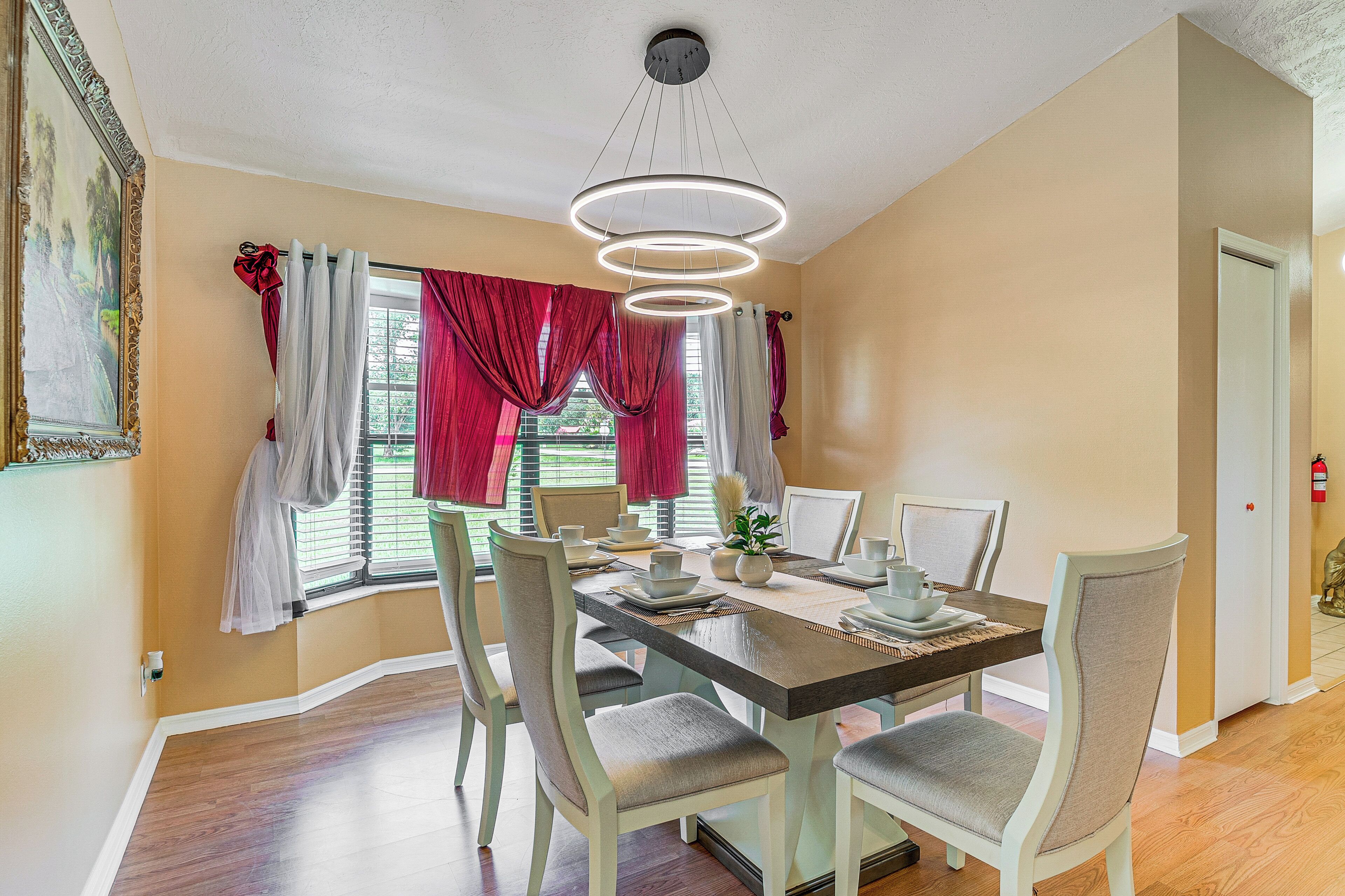Pet-Friendly Ocala Home w/ Screened-In Lanai!