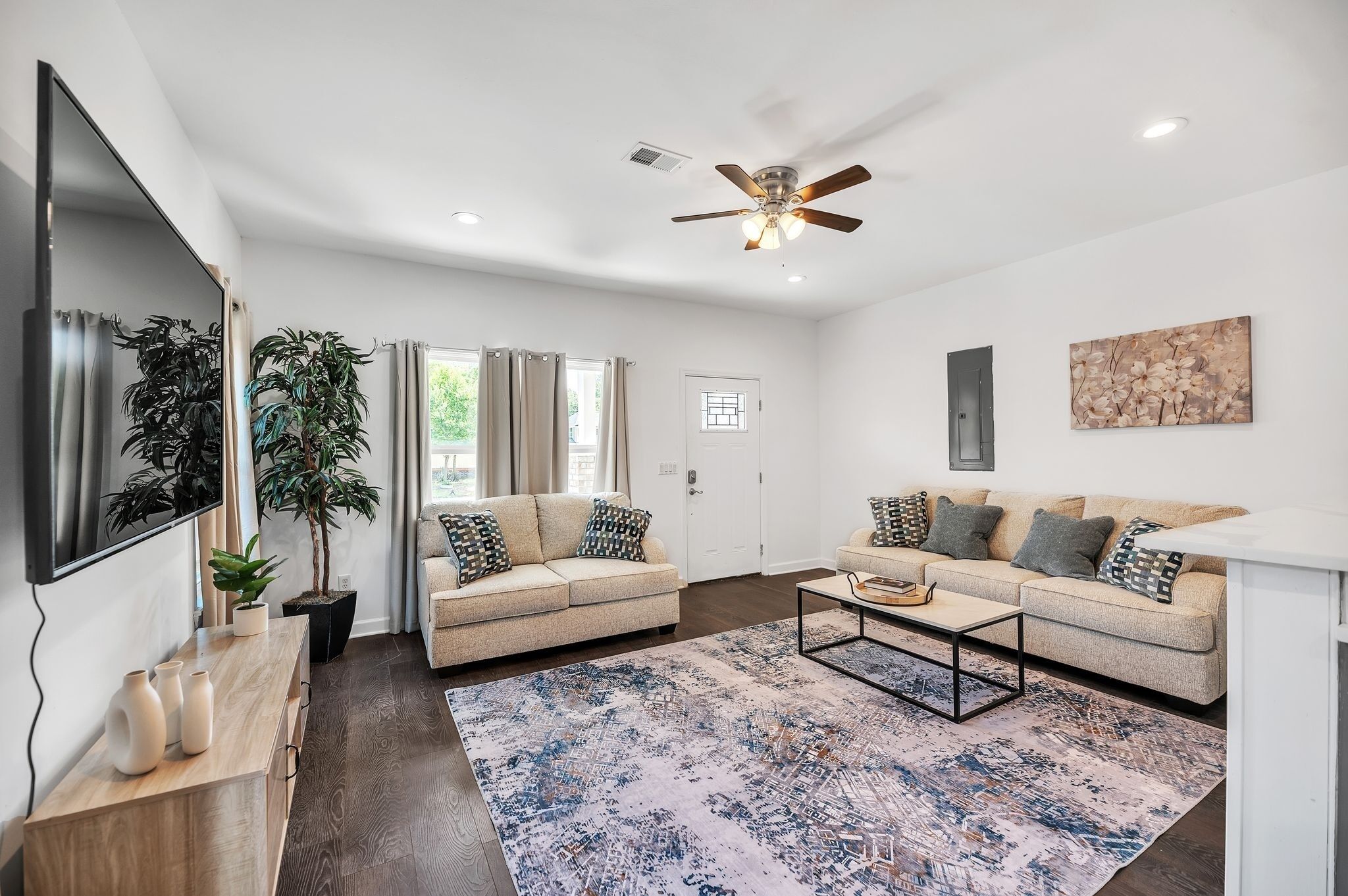 NEW LISTING! Stunning 4BR|5BA House Next to Downtown Charleston by RedAwning