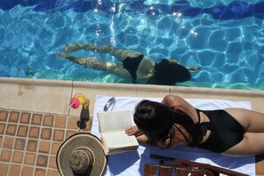 2 outdoor pools - Hotel Toscana (La Mesa)