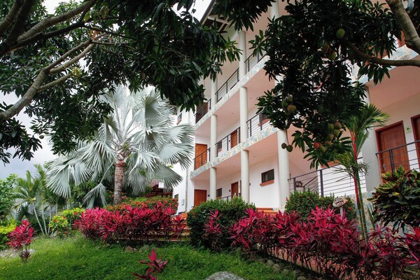 Hotel Toscana - La Mesa
