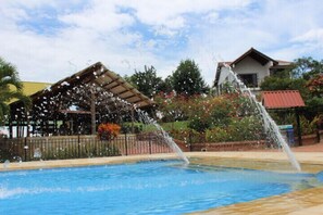 2 outdoor pools - Hotel Toscana (La Mesa)