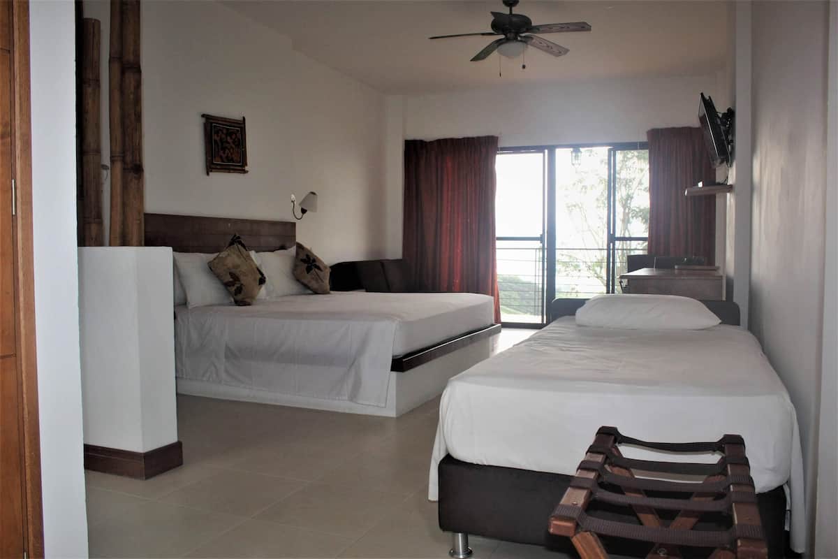Chambre Double Confort, 1 chambre, vue montagne | 1 chambre, coffres-forts dans les chambres, bureau