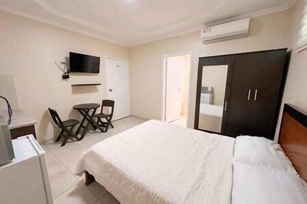 1 bedroom, WiFi, bed sheets