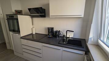 雪櫃、微波爐、焗爐、爐具