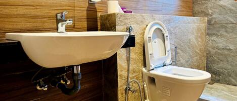 Deluxe Double Room | Bathroom