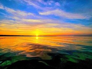 Beach - Country Resting Spot just off I95. 12 miles west on hwy 6. (Elloree)