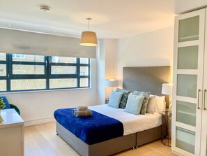 3 bedrooms, desk, iron/ironing board, WiFi