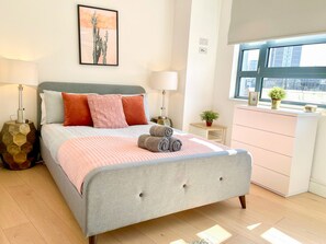 3 bedrooms, desk, iron/ironing board, WiFi